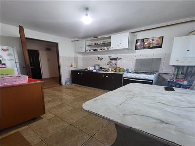 Apartament 3 Camere, Decomandat etaj 2 din 3